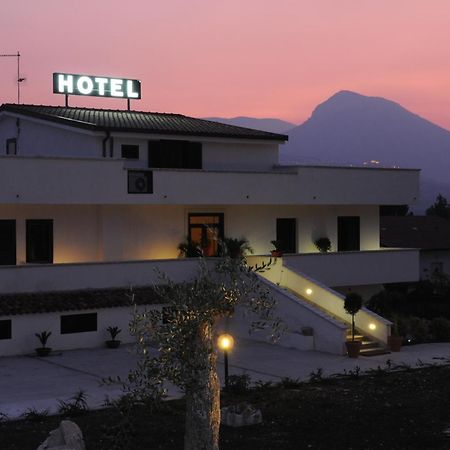 Hotel Vittoria เบเนเวนโต ภายนอก รูปภาพ