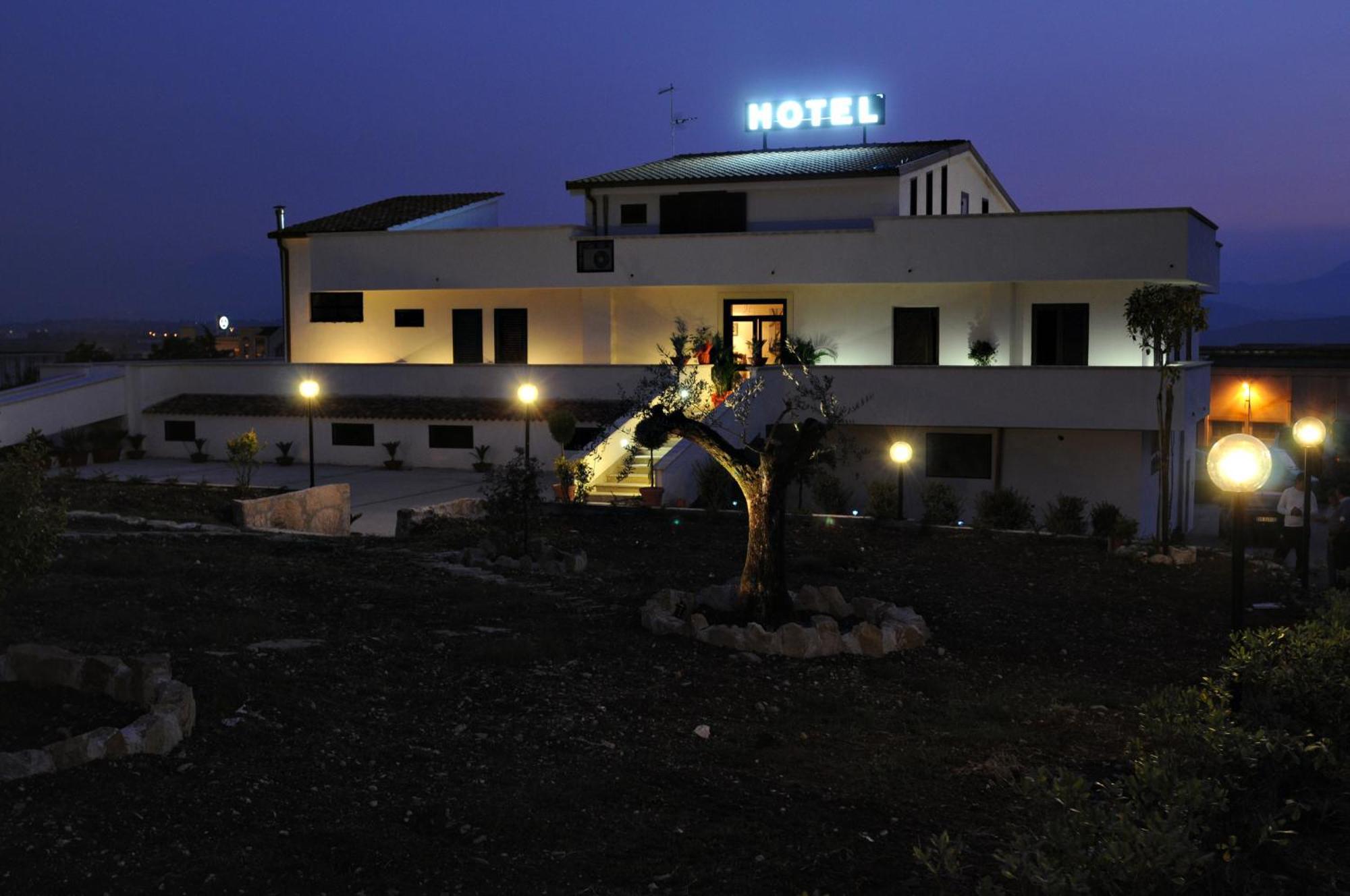 Hotel Vittoria เบเนเวนโต ภายนอก รูปภาพ