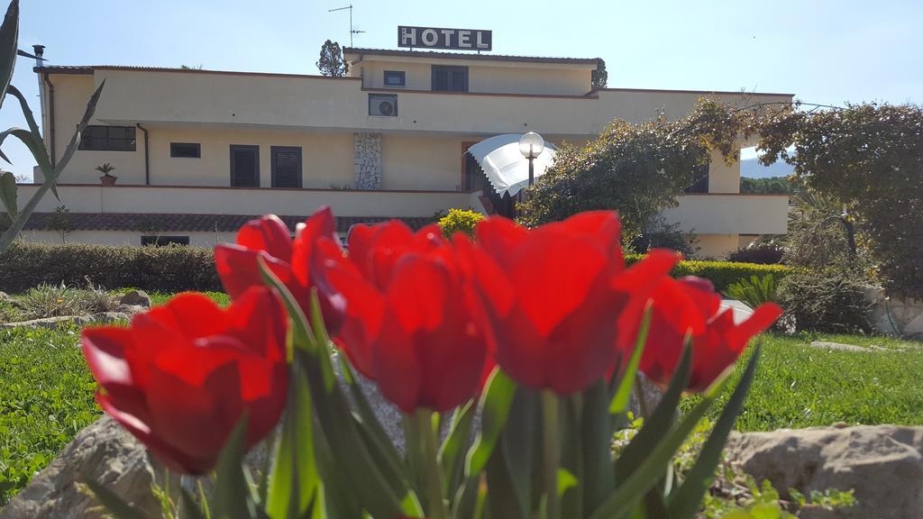 Hotel Vittoria เบเนเวนโต ภายนอก รูปภาพ